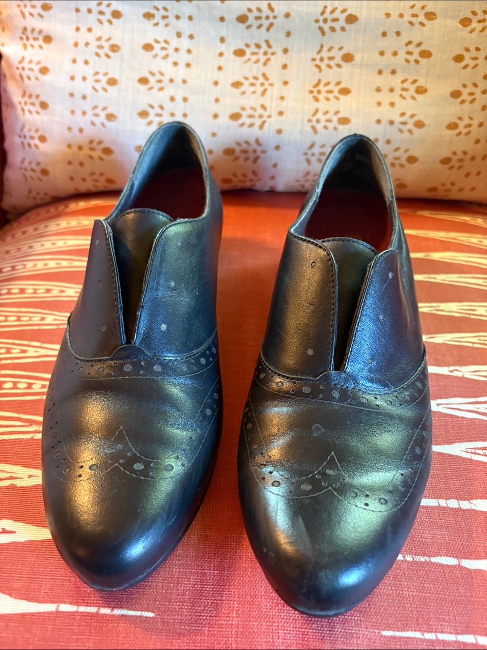Munro Women’s Black Leather Slip-On Brogue Perforated Round Toe Flats AAAA 9